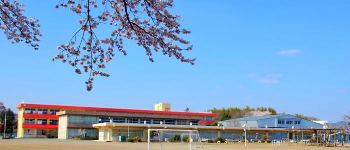 新治小学校