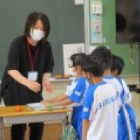 食に関する指導「きゅうしょくってたのしいな」